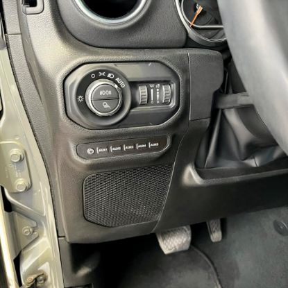 Picture of VOSWITCH 5 Switch Programmable Headlight Bezel, Jeep Wrangler JL & Gladiator JT 18-23