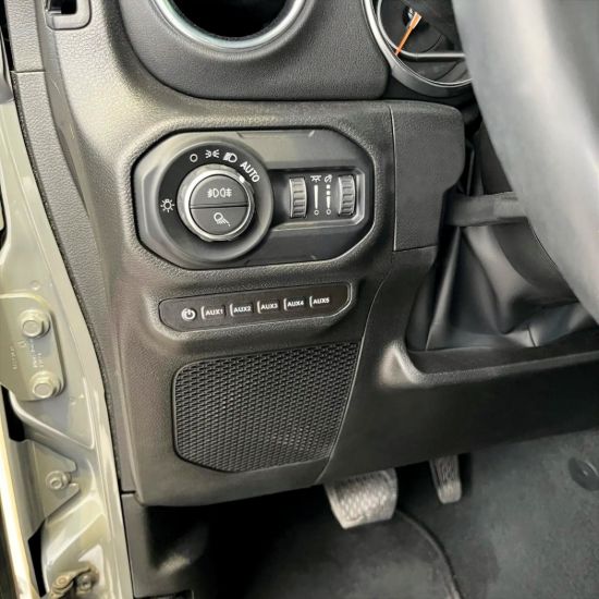 Picture of VOSWITCH 5 Switch Programmable Headlight Bezel, Jeep Wrangler JL & Gladiator JT 18-23
